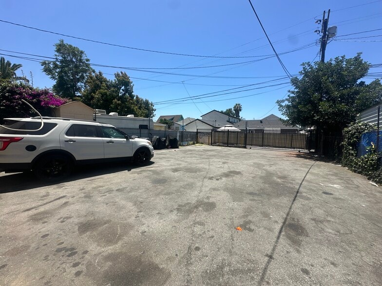 More Photos Of 724 E 32nd St, Los Angeles Apartments For Sale