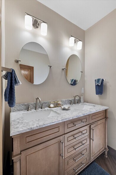 More Photos Of 221 Woodford St, Lawrenceburg Office For Sale