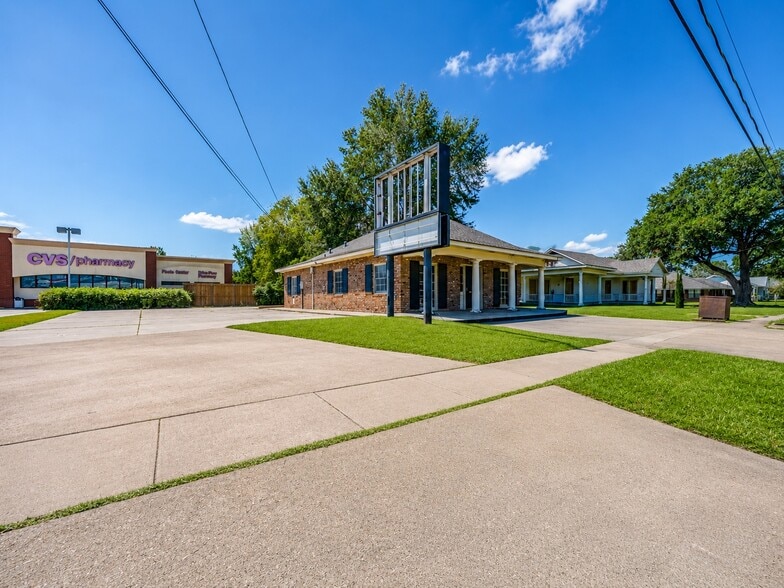 More Photos Of 321 S Main St, Marksville Office For Sale