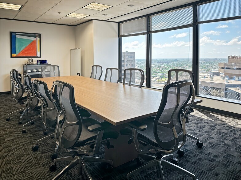 More Photos Of 1100 Poydras St, New Orleans Coworking Space