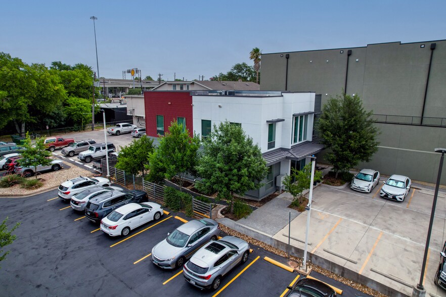 More Photos Of 2210 Western Trails Blvd, Austin Office For Sale