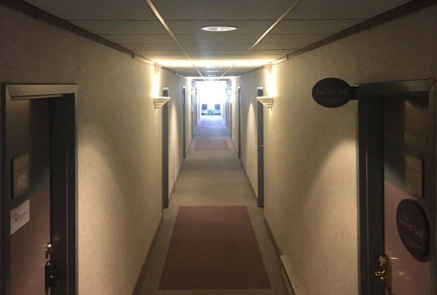 More Photos Of 171 Market Sq, Newington Office For Sale