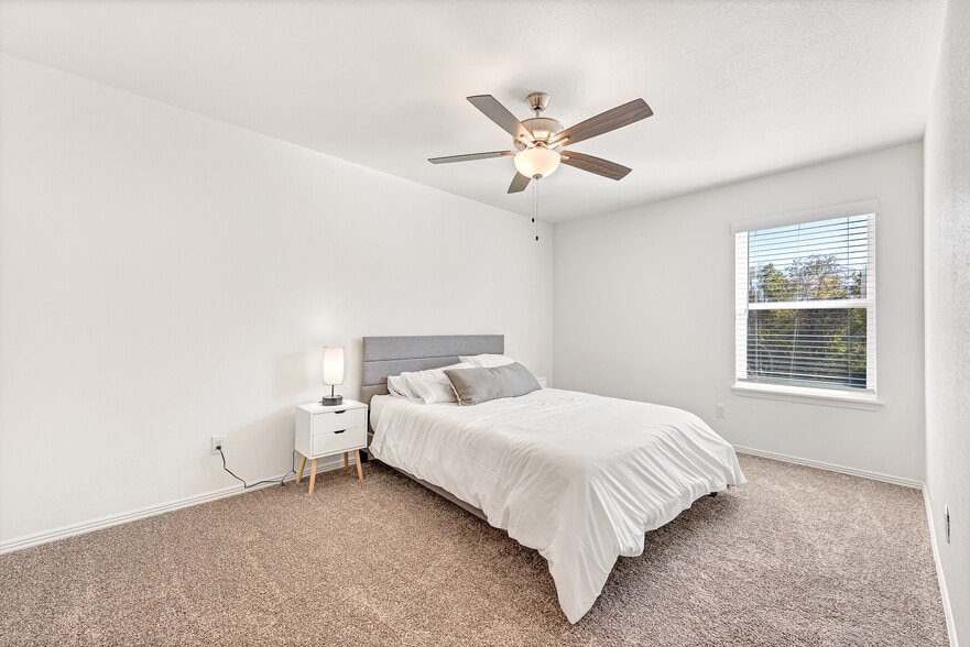 More Photos Of 1512 S Razorback Rd, Fayetteville Apartments For Sale