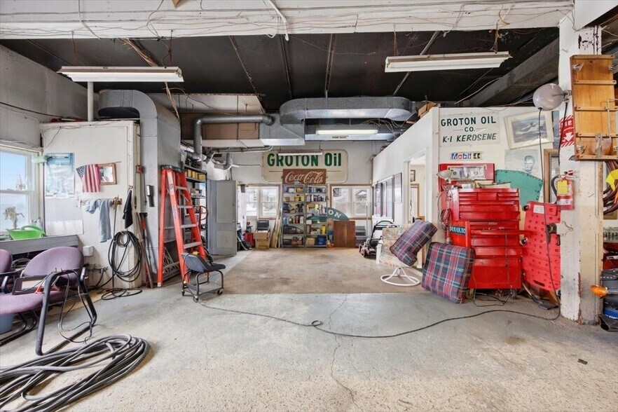 More Photos Of 53 Thames St, Groton Marina For Sale