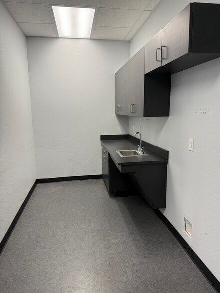 More Photos Of 1000 Schroeder Dr, Waco Warehouse For Lease