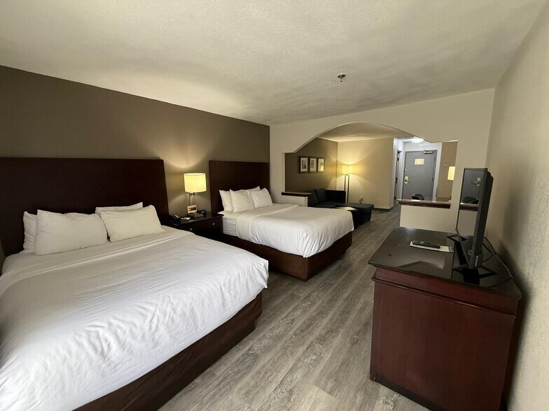 More Photos Of 2621 N Columbia St, Milledgeville Hotel For Sale