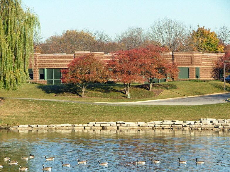 More Photos Of 1091-1099 W Hawthorn Dr, Itasca Unknown For Lease