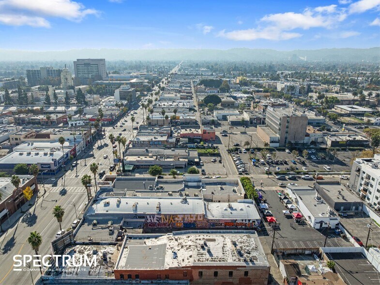 More Photos Of 6451-6453 Van Nuys Blvd, Van Nuys Storefront For Lease