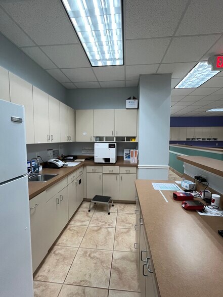 More Photos Of 1383 Providence Rd, Brandon Medical For Sale