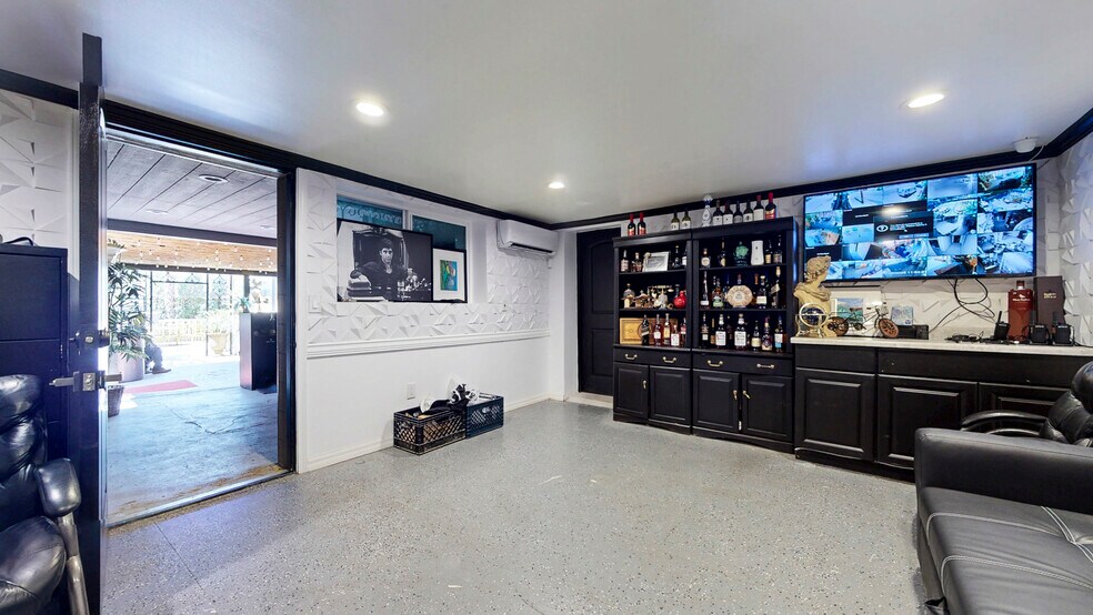 More Photos Of 6500 Foothill Blvd, Tujunga Restaurant For Sale