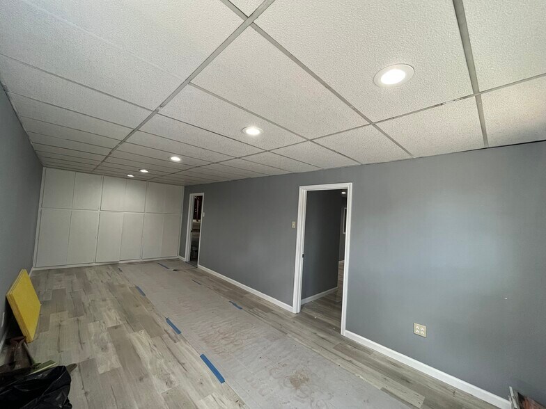 More Photos Of 6912 Calhoun Rd, Houston Warehouse For Sale