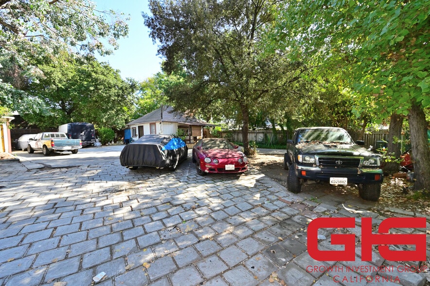 More Photos Of 562 N Madison Ave, Pasadena Apartments For Sale