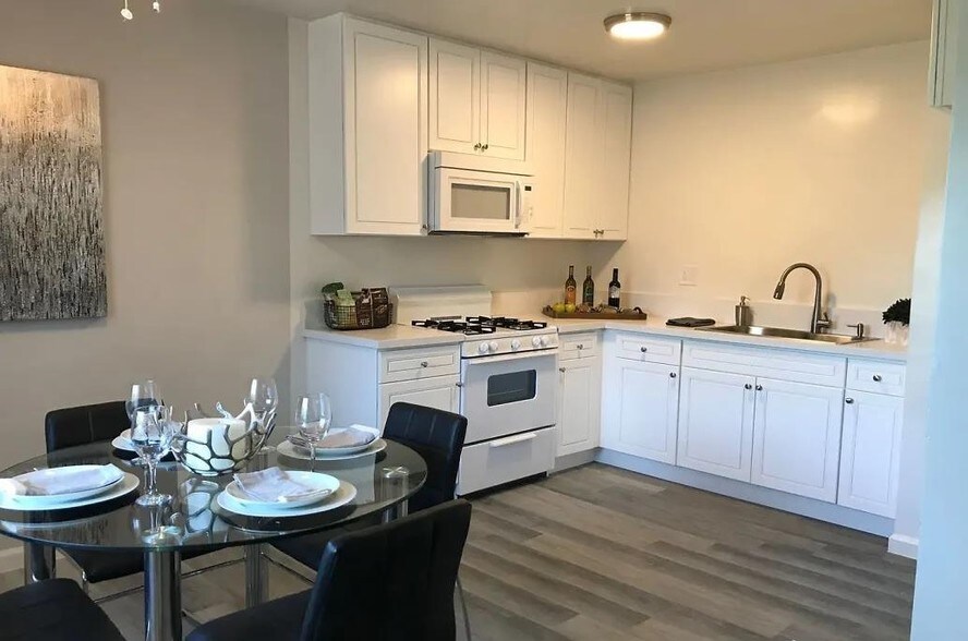 More Photos Of 14420-14432 Valerio St, Van Nuys Apartments For Sale