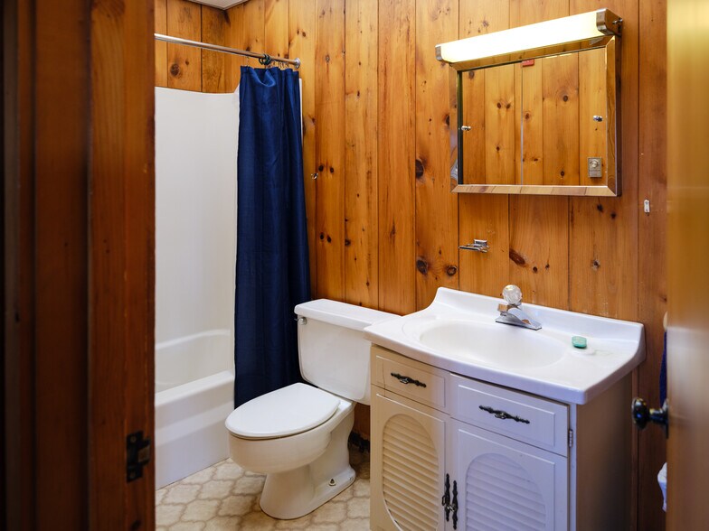 More Photos Of 35 Fawn Ledge Ln, Jamaica Religious Facility For Sale