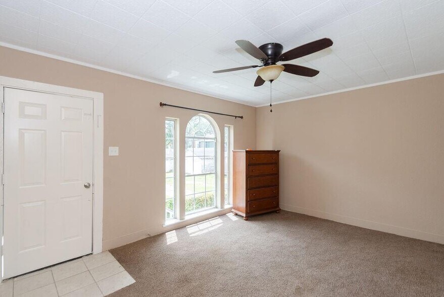 More Photos Of 2809 Market St, Baytown Office Residential For Lease