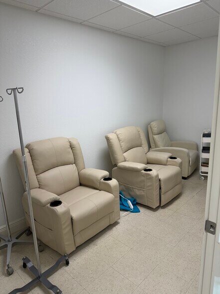 More Photos Of 9371 Cypress Lake Dr, Fort Myers Unknown For Lease