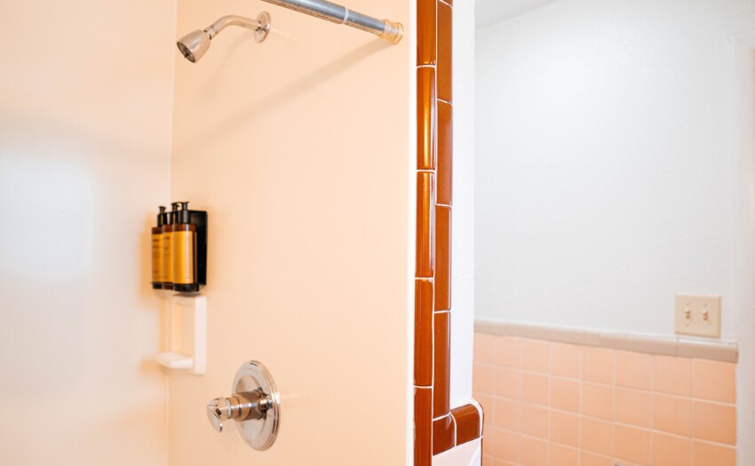 More Photos Of 525 W Rainbow Blvd, Salida Hotel For Sale