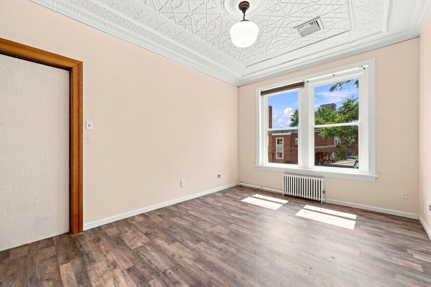 More Photos Of 44 Main St, Kingston Office For Lease