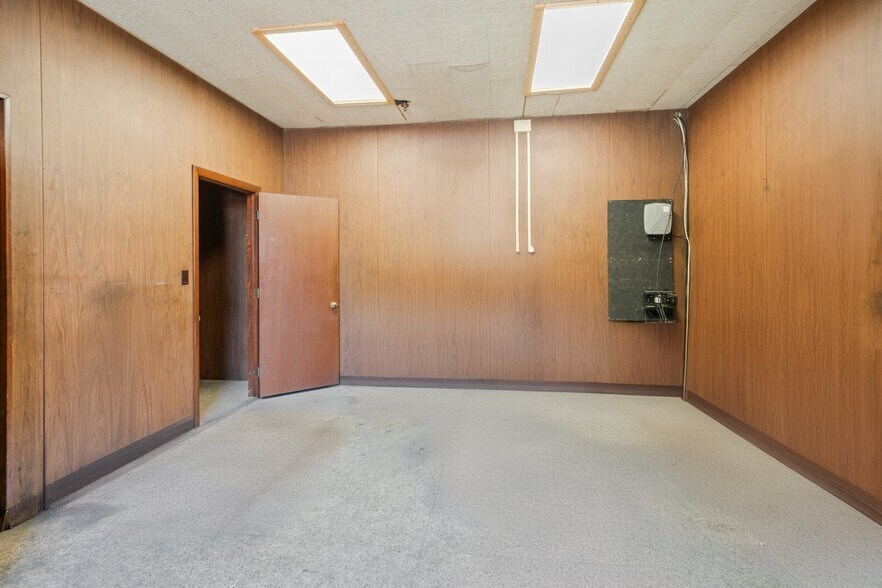 More Photos Of 254 Minot Ave, Auburn Warehouse For Sale