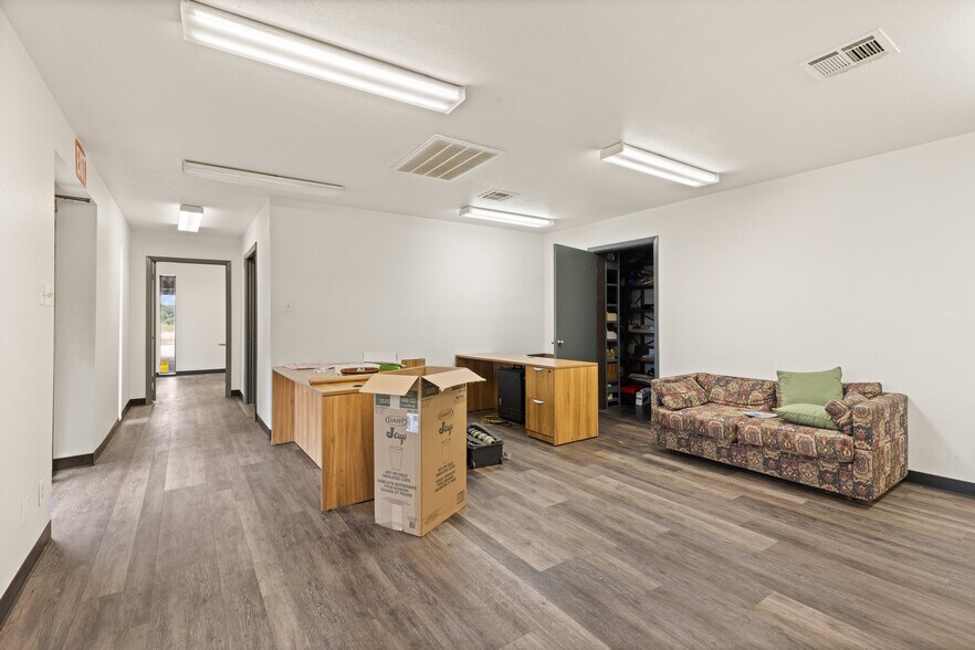 More Photos Of 9834 Windmill Park Ln, Houston Warehouse For Sale