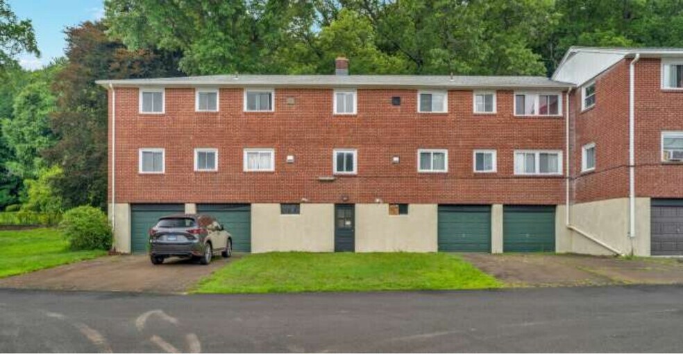 More Photos Of 233 Park Rd, Hamden Multifamily For Sale