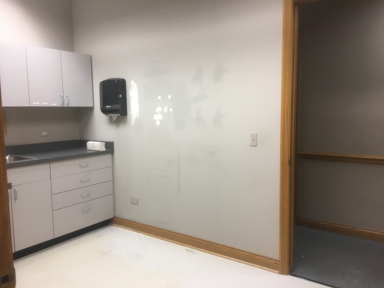 More Photos Of 1906 Holian Dr, Spring Grove Storefront Retail Office For Lease