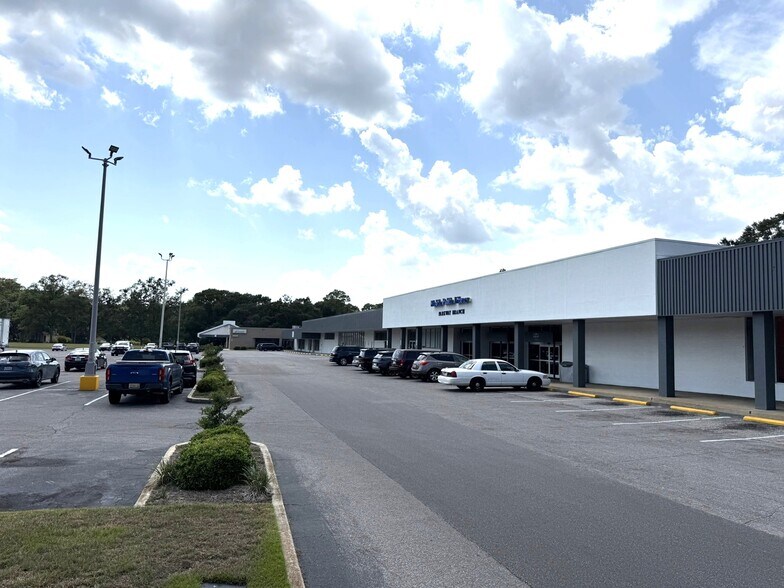 More Photos Of 1924 Dauphin Island Pky, Mobile General Retail For Sale