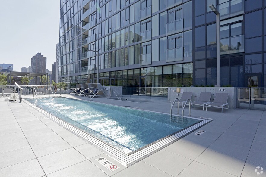 More Photos Of 1140 N Wells St, Chicago Apartments For Lease