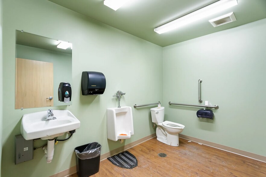 More Photos Of 3183 Highway 22 N, Dickinson Warehouse For Lease