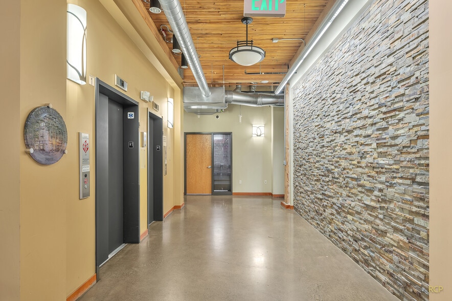 More Photos Of 75 NW Couch St, Portland Medical For Lease