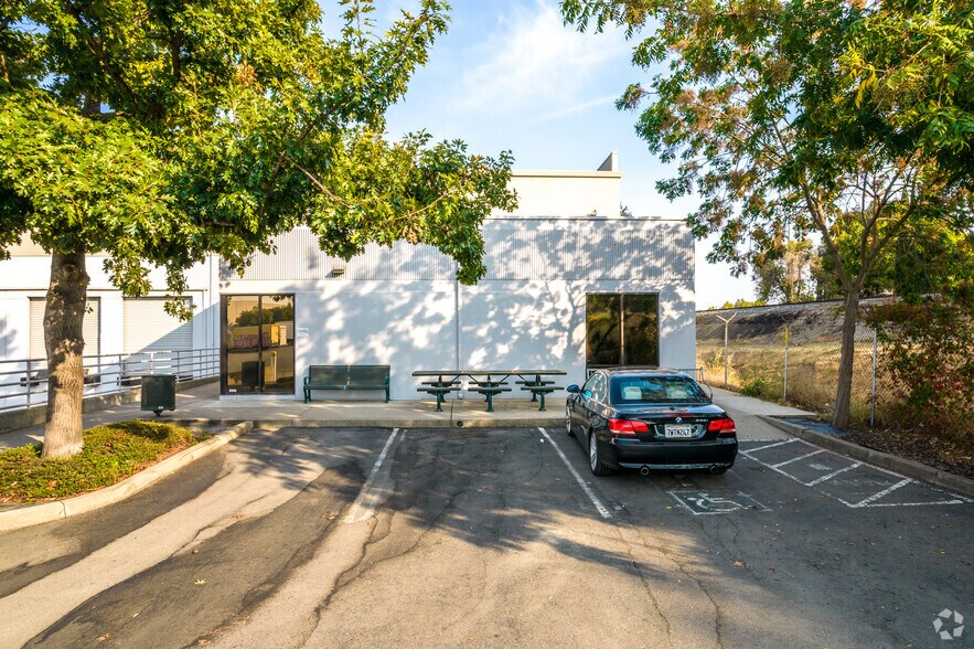 More Photos Of 841-849 F St, West Sacramento Warehouse For Lease