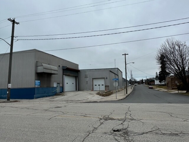 More Photos Of 901 S 17th St, Manitowoc Warehouse For Lease