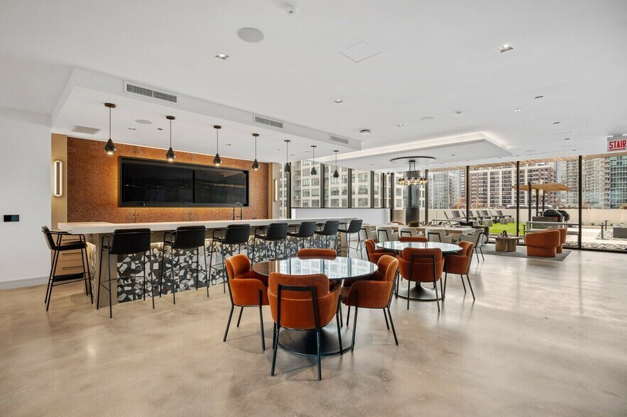 More Photos Of 808 N Cleveland Ave, Chicago Apartments For Lease