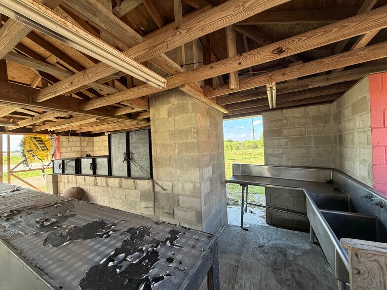 More Photos Of 111 County Road 227, East Bernard Freestanding For Lease