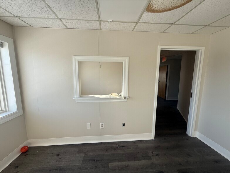 More Photos Of 1272 W Main Rd, Middletown Unknown For Lease
