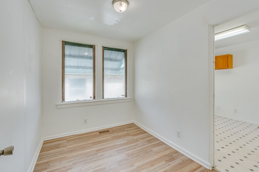 More Photos Of 1401 Spring Hill Ave, Mobile Medical For Sale
