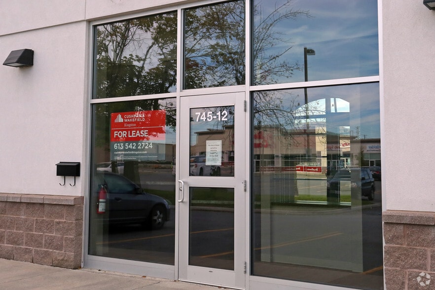 More Photos Of 725-745 Gardiners Rd, Kingston General Retail For Lease