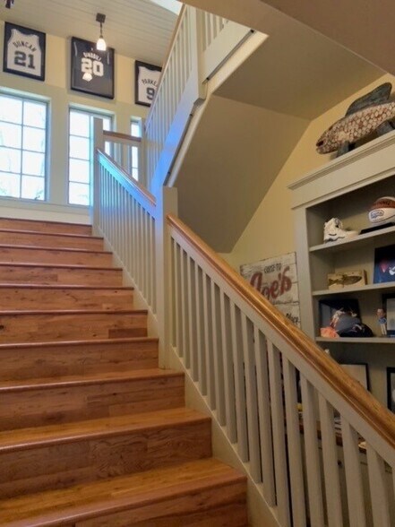 More Photos Of 1800 Mccullough Ave, San Antonio Office For Sale
