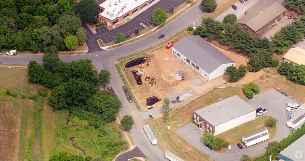 Primary Photo Of 1848 Brookfield Ct, Frederick Auto Repair For Sale