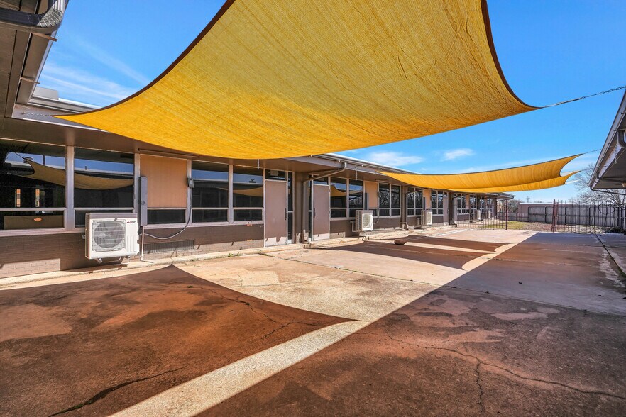 More Photos Of 5402 NW Kinyon Ave, Lawton Schools For Lease