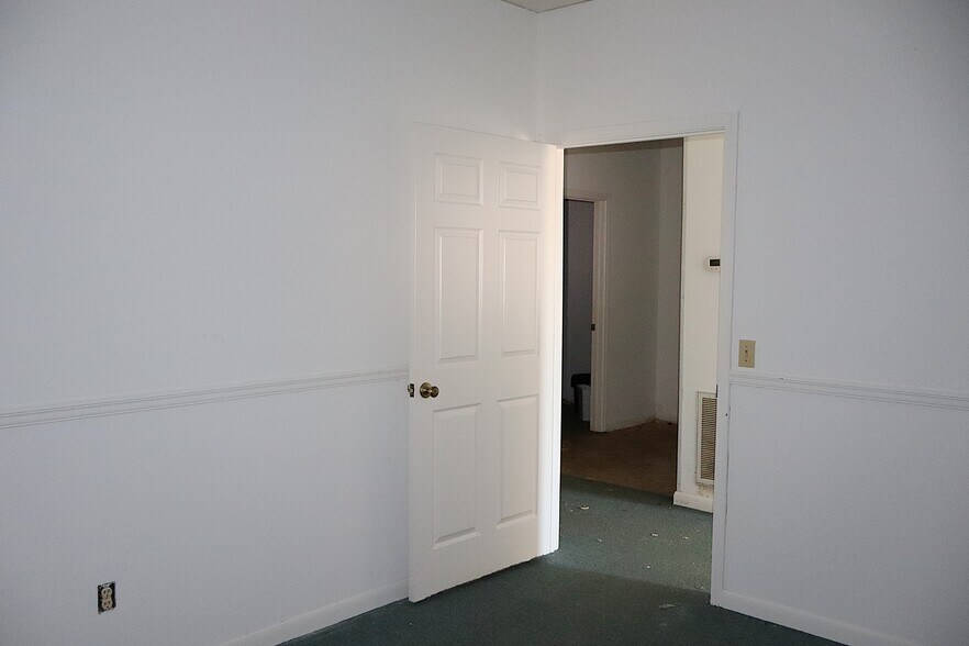 More Photos Of 501 Plaza Dr, Enterprise Storefront Retail Office For Sale