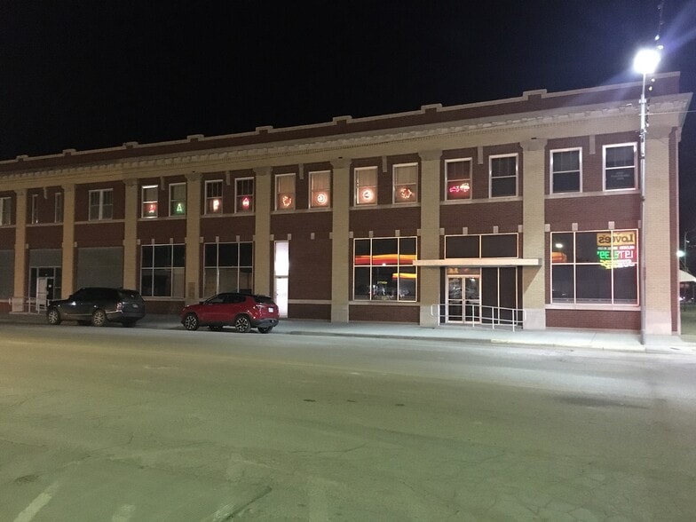 More Photos Of 102 N Fowler St, Meade Office For Sale