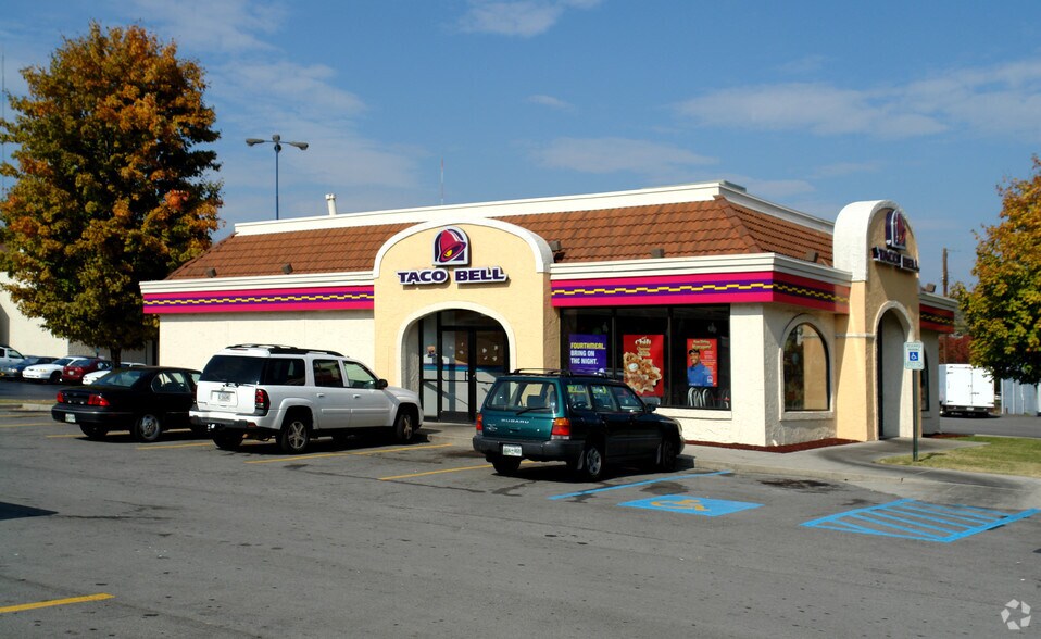 More Photos Of 2001-2217 N Broadway St, Knoxville Unknown For Lease