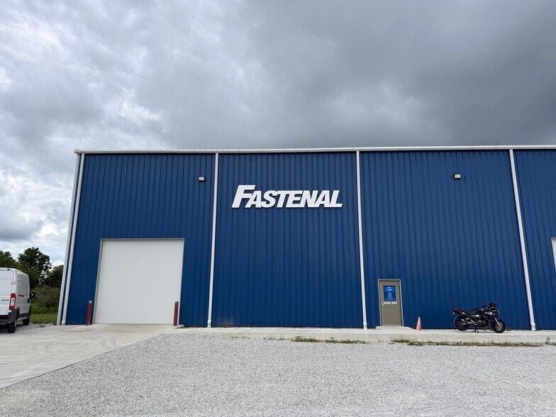 More Photos Of 5700 Eastside Parkway Dr, Gas City Light Distribution For Lease