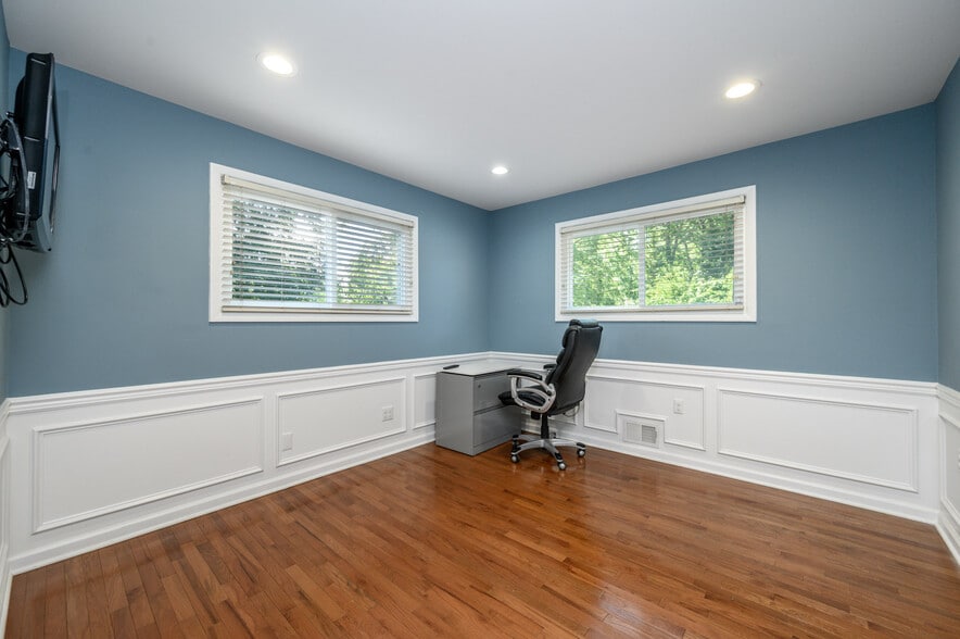 More Photos Of 438 Main St, Spotswood Medical For Sale