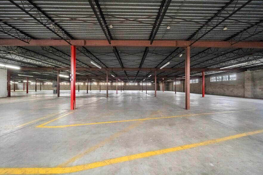 More Photos Of 209 W Main St, Linn Warehouse For Sale