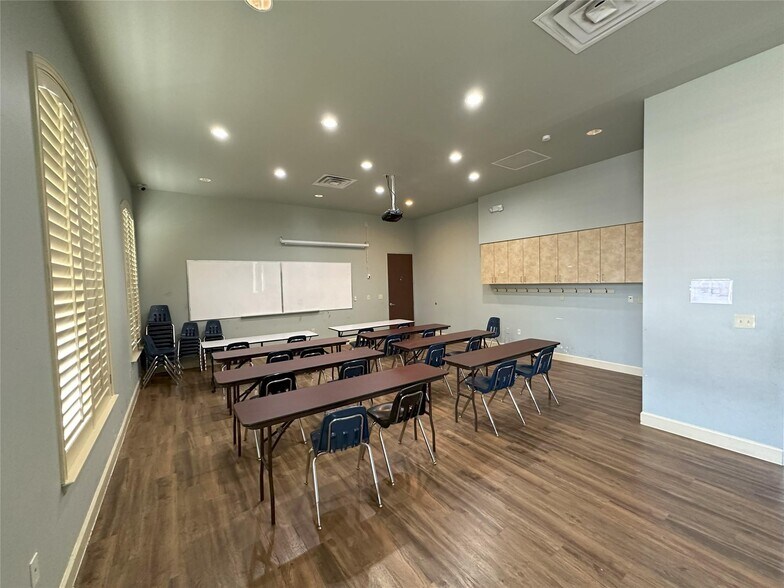 More Photos Of 7700 San Jacinto Pl, Plano Medical For Lease