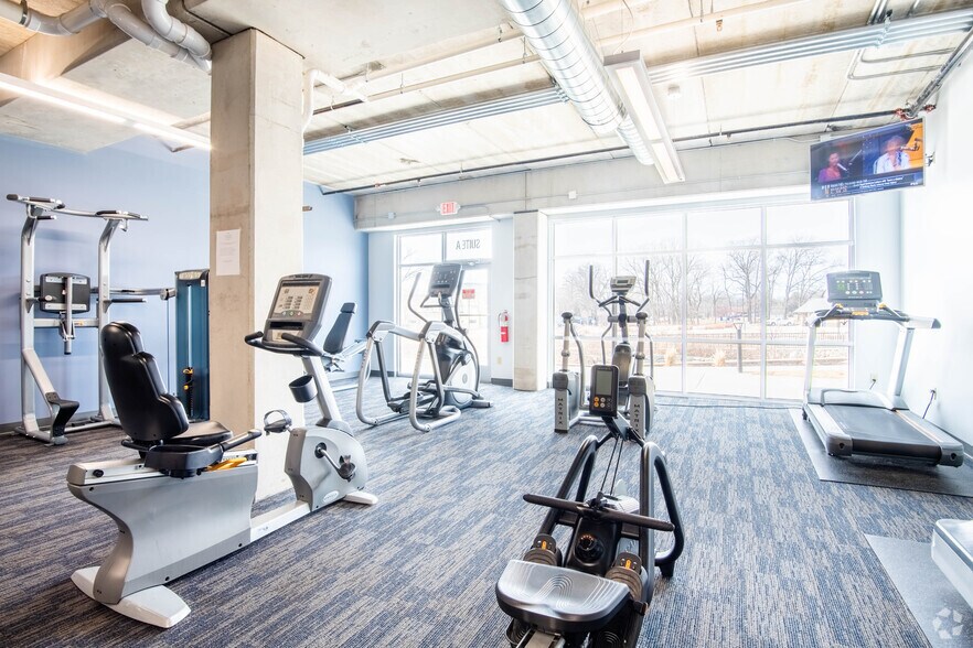 More Photos Of 320 W Broadway, Monona Apartments For Lease