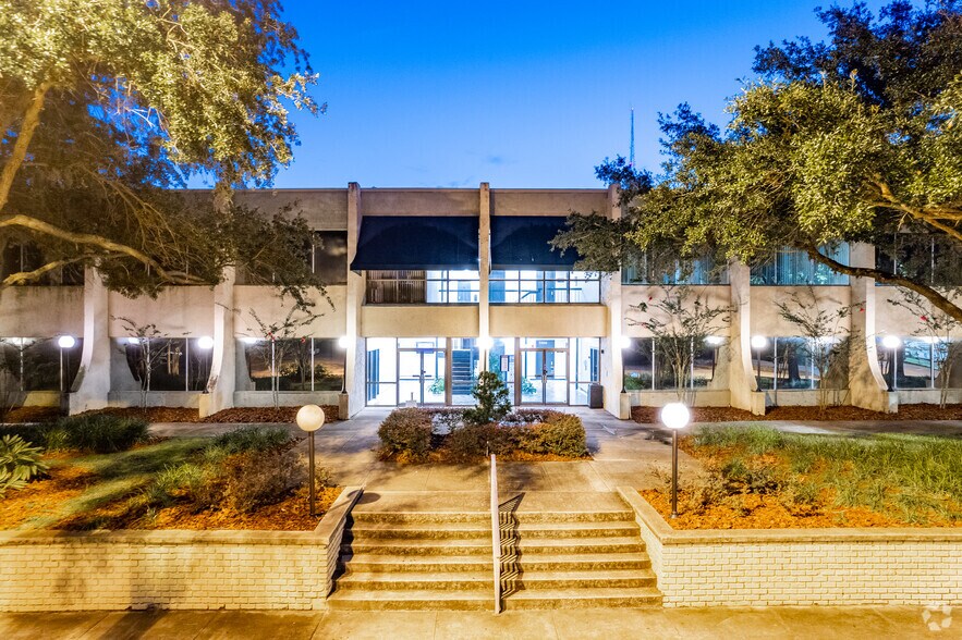 More Photos Of 5104 N Orange Blossom Trl, Orlando Office Residential For Lease