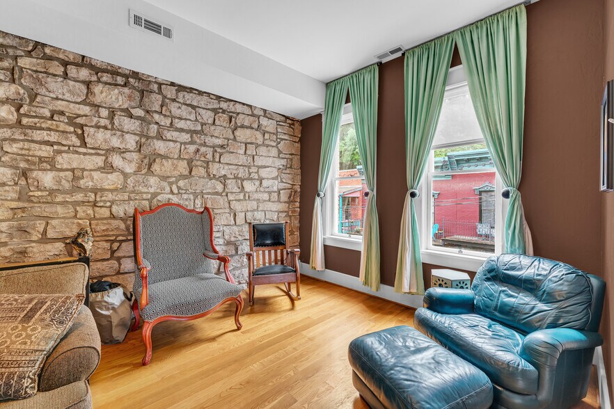 More Photos Of 87 Spring St, Eureka Springs Storefront Retail Residential For Sale